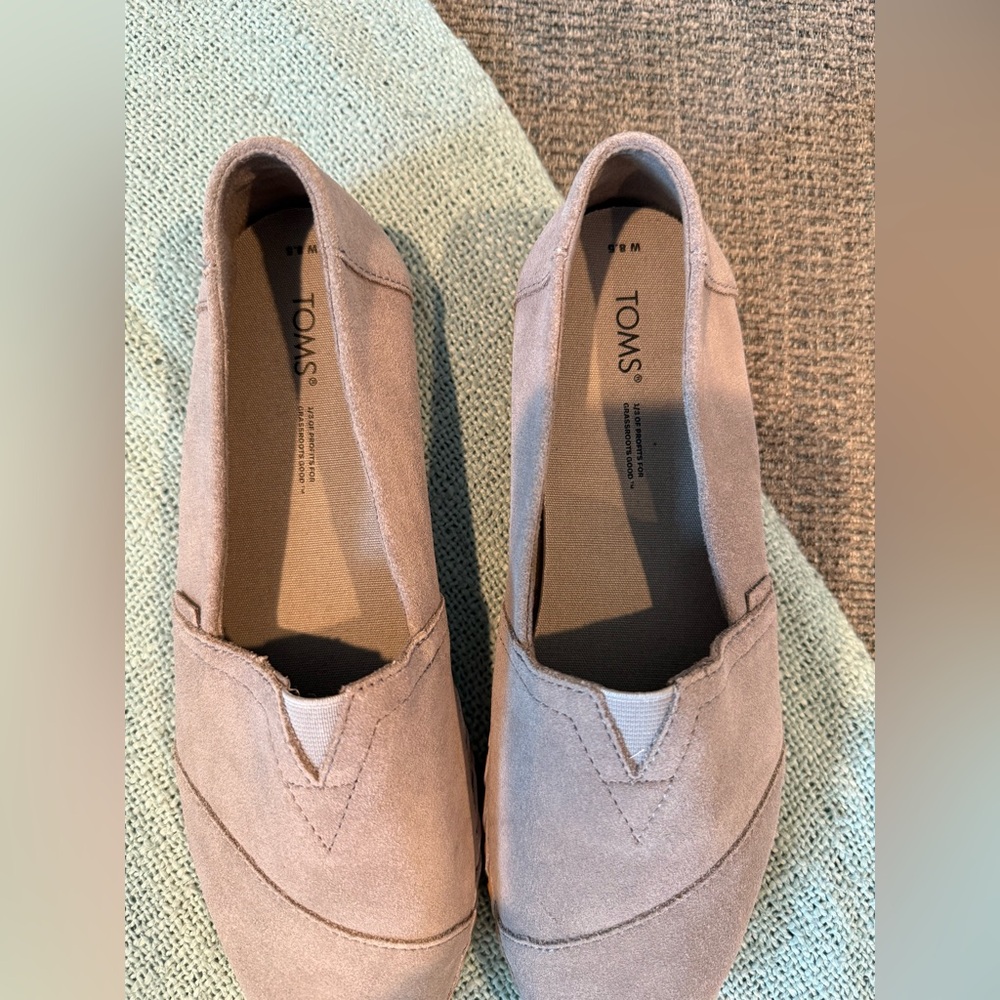 NWOT TOMS - Picture 8 of 8